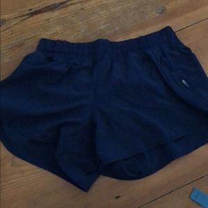 Lulu lemon tracker short v 4’’